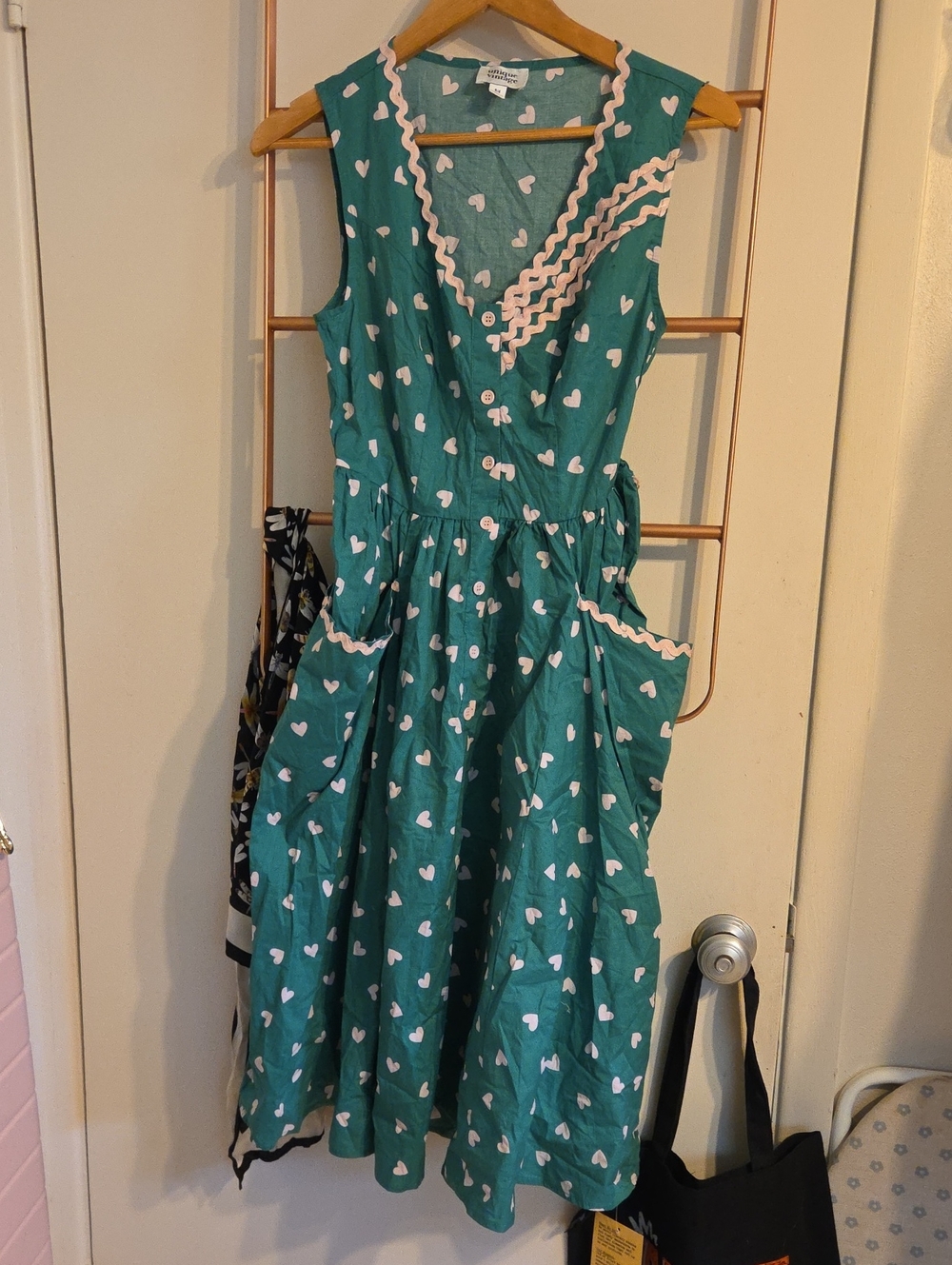 Unique Vintage Green Heart Print Sleeveless Cotton Dress with Pink Rickrack Trim